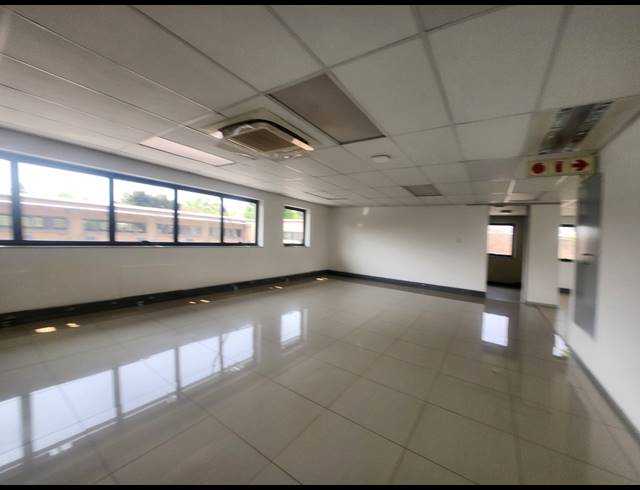 302.67M² OFFICE TO LET IN RANDJESPARK